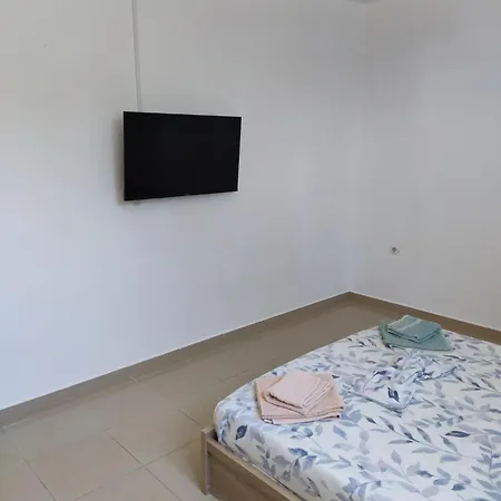 Apartament Mama Marina Near To The Airport 2 *