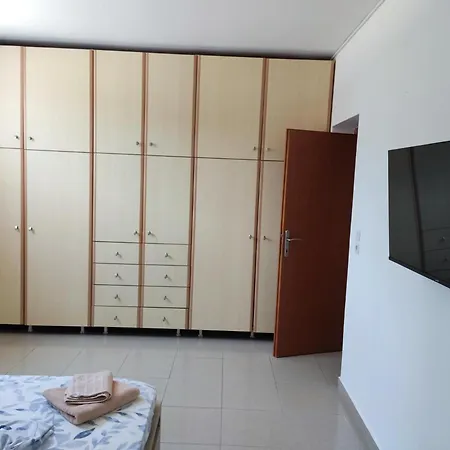 Mama Marina Near To The Airport 2 Apartament *